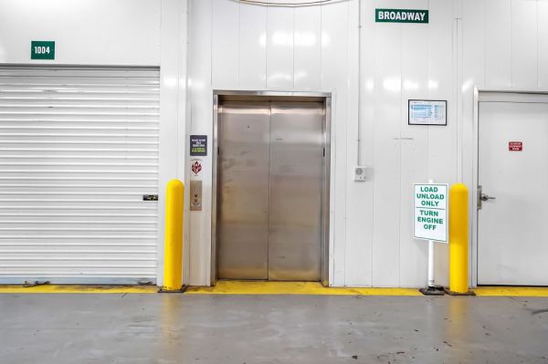 Extra Space Storage - 3743 - St Louis - Chippewa St - 4175 Chippewa Street