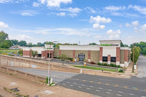 Extra Space Storage - 3743 - St Louis - Chippewa St - 4175 Chippewa Street