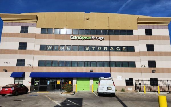 Extra Space Storage - 3752 - Phoenix - 16th St - 4747 North 16th Street