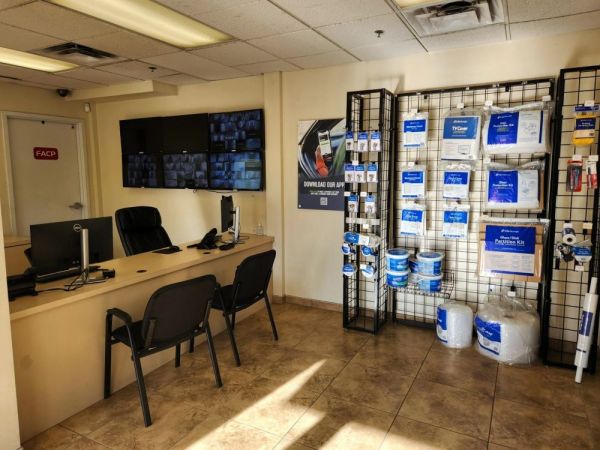 Extra Space Storage - 3752 - Phoenix - 16th St - 4747 North 16th Street