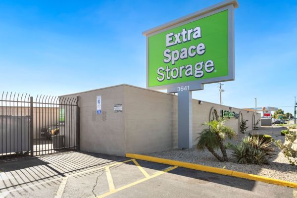 Extra Space Storage - 3850 - Phoenix - 3641 Camelback Rd - 3641 West Camelback Road