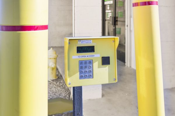Extra Space Storage - 3850 - Phoenix - 3641 Camelback Rd - 3641 West Camelback Road