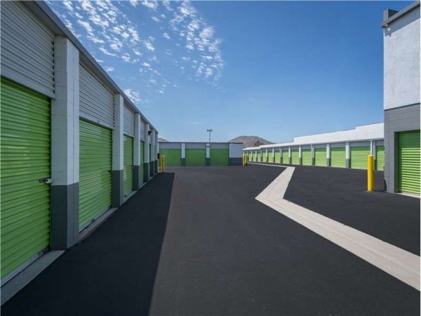Extra Space Storage - 1121 - Fontana - 17197 Valley Blvd - 17197 Valley Boulevard
