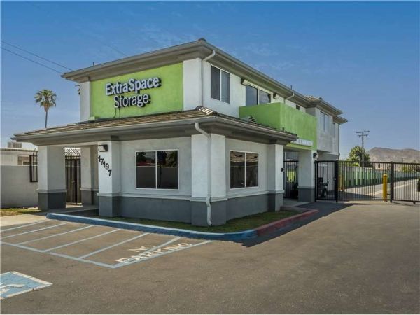 Extra Space Storage - 1121 - Fontana - 17197 Valley Blvd - 17197 Valley Boulevard