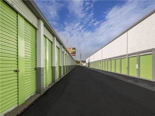 Extra Space Storage - 0412 - Farmington Hills - Grand River Ave - 38875 Grand River Avenue