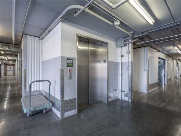 Extra Space Storage - 0659 - Phoenix - E Greenway Pkwy - 2721 East Greenway Parkway