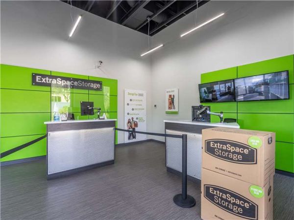 Extra Space Storage - 1367 - Santa Fe - Calle Lorca - 900 West San Mateo Road