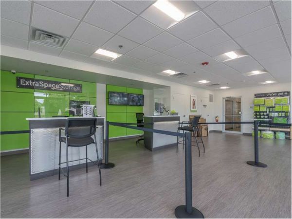 Extra Space Storage - 7363 - Crystal Lake - Virginia Rd - 201 South Virginia Road