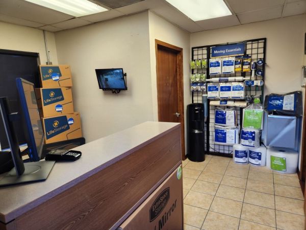 Extra Space Storage - 3052 - Pensacola - 2295 Michigan Ave - 2295 West Michigan Avenue