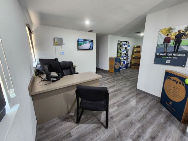 Extra Space Storage - 3067 - Arlington - Little School Rd - 1105 North Little School Road