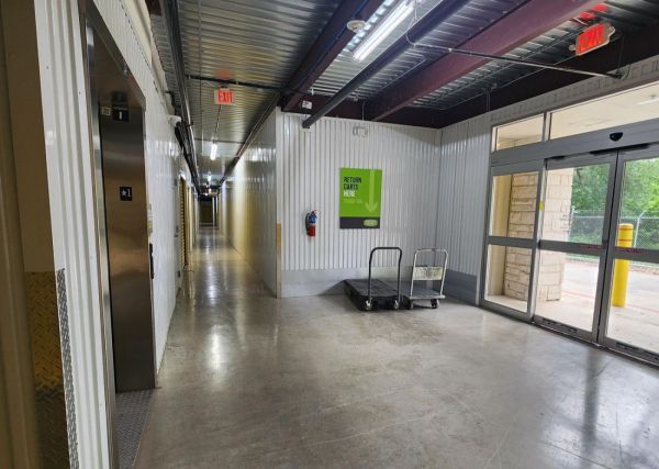 Extra Space Storage - 3071 - San Antonio - Tezel Road - 6015 Tezel Road