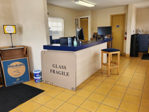 Extra Space Storage - 3076 - Plant City - Alexander St - 1005 South Alexander Street