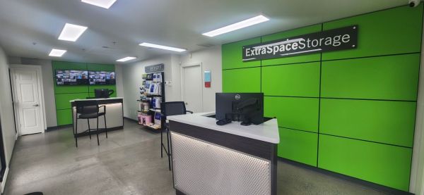 Extra Space Storage - 3107 - Marietta - Roswell Road - 1725 Roswell Road