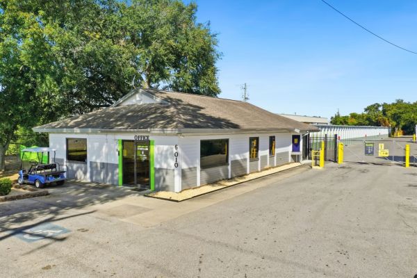 Extra Space Storage - 3116 - Tampa - Hillsborough Ave - 6010 East Hillsborough Avenue
