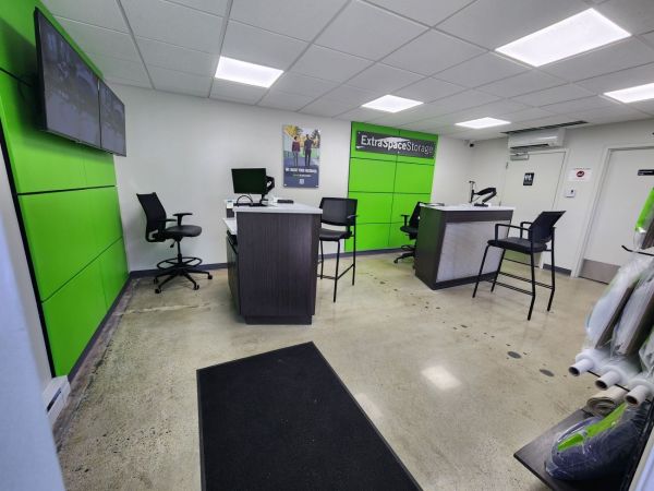 Extra Space Storage - 3171 - Sandwich - Washington Circle - 6 Washington Circle