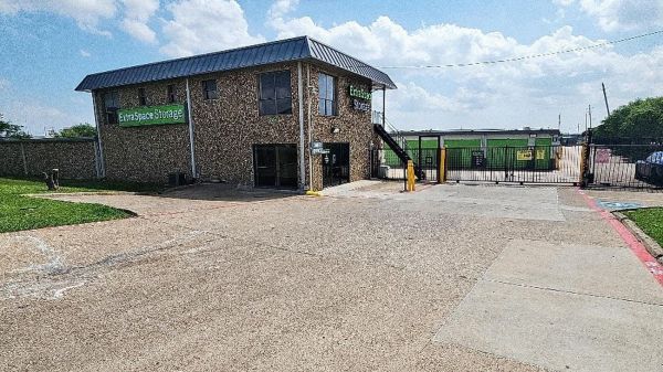 Extra Space Storage - 3173 - Mesquite - Franklin Drive - 2233 Franklin Drive