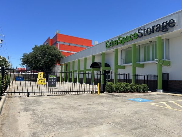 Extra Space Storage - 3185 - Dallas - Harry Hines Blvd - 4640 Harry Hines Boulevard