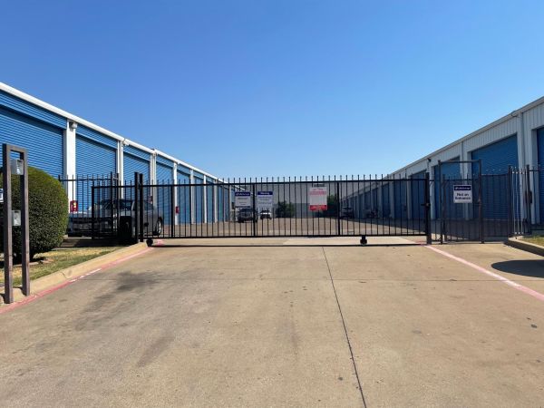 Extra Space Storage - 3228 - Dallas - Manana Dr - 2305 Manana Drive