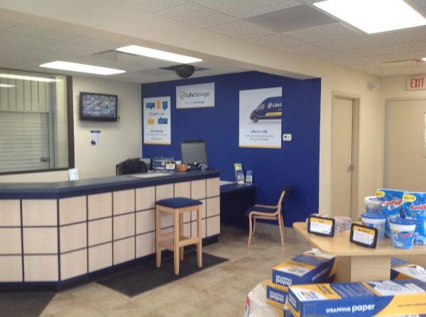 Extra Space Storage - 3251 - Lockport - Transit Rd - 6104 South Transit Road