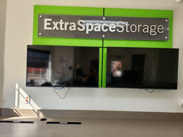 Extra Space Storage - 3287 - Bedford - Crystal Springs - 2905 Crystal Springs Street