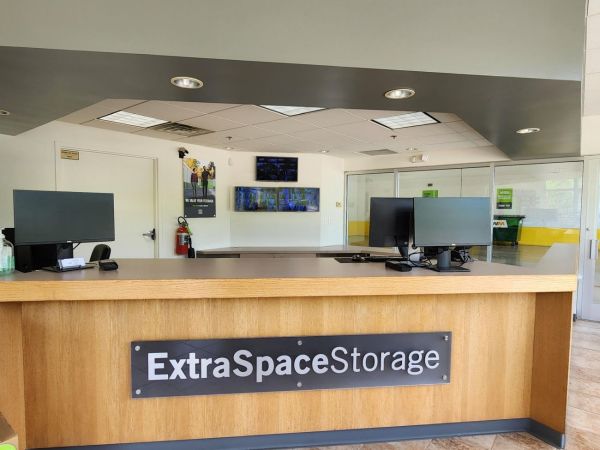 Extra Space Storage - 3307 - Lake Forest - Skokie Hwy - 1400 S South Skokie Highway