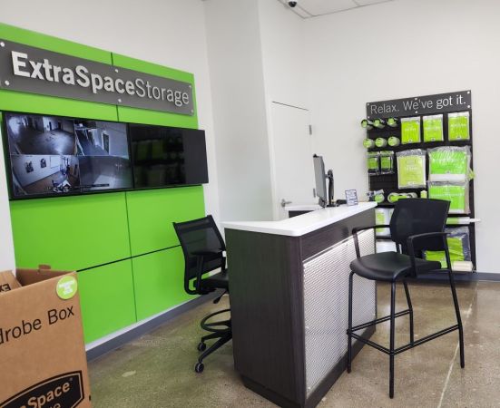 Extra Space Storage - 3334 - Chicago - Broadway St - 3626 North Broadway