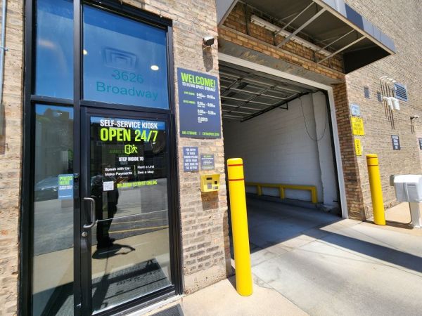 Extra Space Storage - 3334 - Chicago - Broadway St - 3626 North Broadway