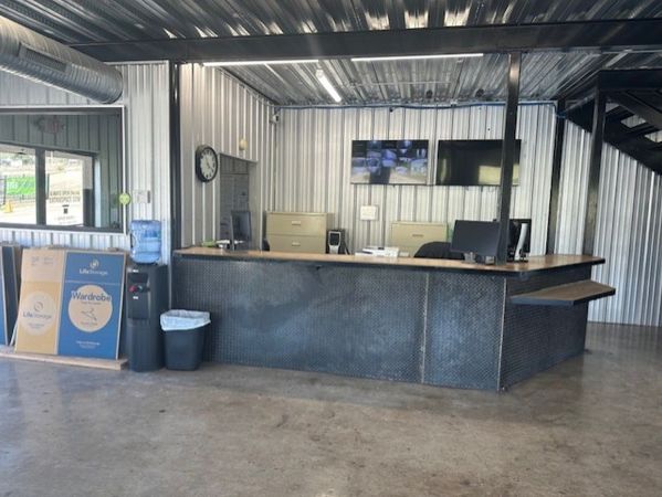 Extra Space Storage - 3375 - Cedar Park - 2440 W Whitestone Blvd - 2440 West Whitestone Boulevard
