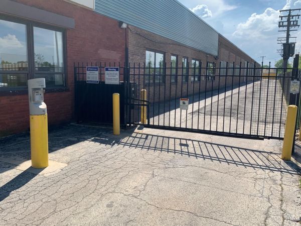 Extra Space Storage - 3382 - Chicago - 5860 Pulaski Road - 5860 North Pulaski Road