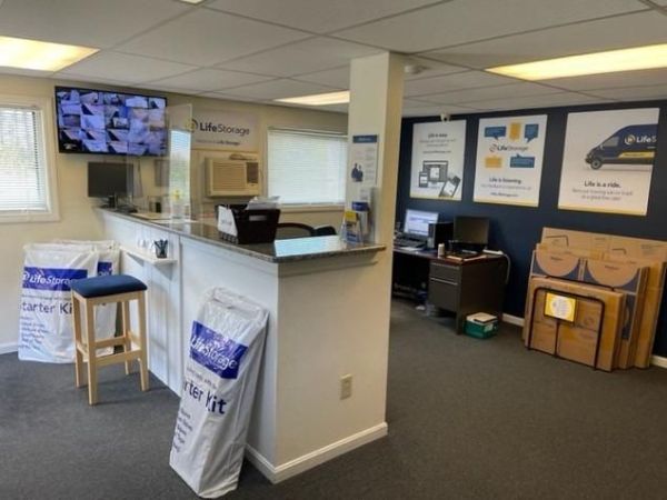 Extra Space Storage - 3415 - Lee - Calef Hwy - 44 Calef Highway