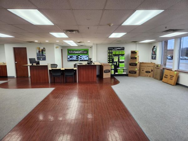 Extra Space Storage - 3443 - Algonquin - Algonquin Rd - 2301 West Algonquin Road
