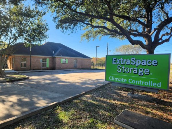 Extra Space Storage - 3478 - Houston - Bay Pointe Ct. - 14102 Bay Pointe Court