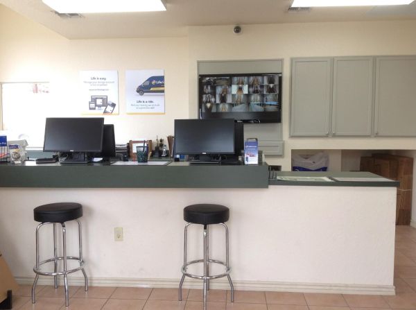 Extra Space Storage - 3515 - San Antonio - US-281 N - 23860 U.s. 281