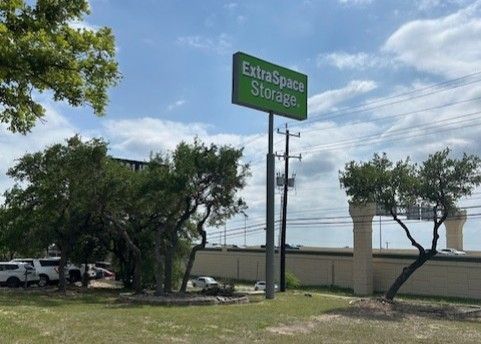 Extra Space Storage - 3515 - San Antonio - US-281 N - 23860 U.s. 281