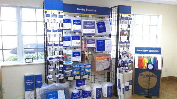 Extra Space Storage - 3566 - Tampa - 1792 Hillsborough Ave - 1792 West Hillsborough Avenue