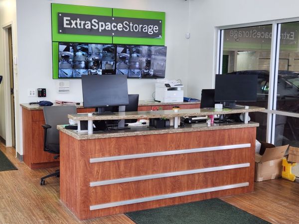 Extra Space Storage - 3623 - Derry - Linlew Dr - 4 Linlew Drive