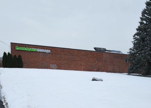 Extra Space Storage - 3623 - Derry - Linlew Dr - 4 Linlew Drive