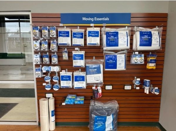 Extra Space Storage - 3623 - Derry - Linlew Dr - 4 Linlew Drive