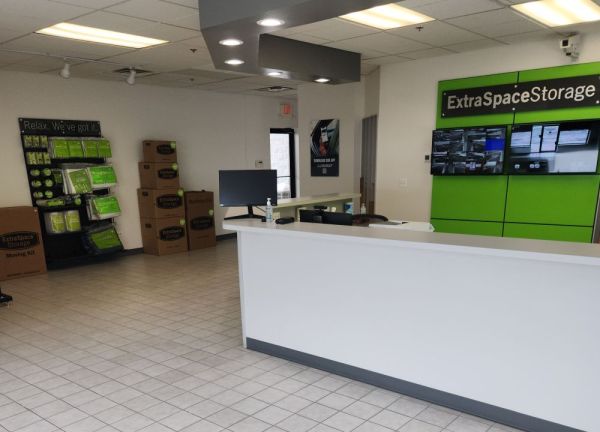Extra Space Storage - 3696 - Lake Zurich - Rand Rd - 737 South Rand Road