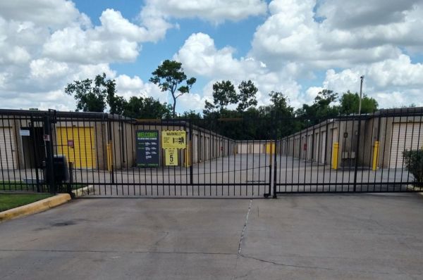 Extra Space Storage - 3768 - Houston - Long Point Rd - 8726 Long Point Road