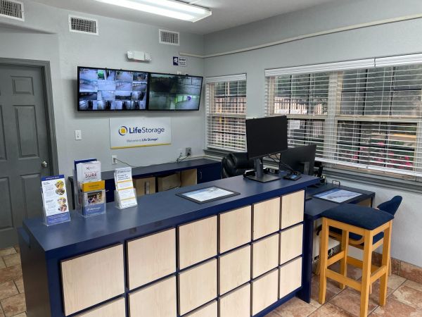 Extra Space Storage - 3768 - Houston - Long Point Rd - 8726 Long Point Road