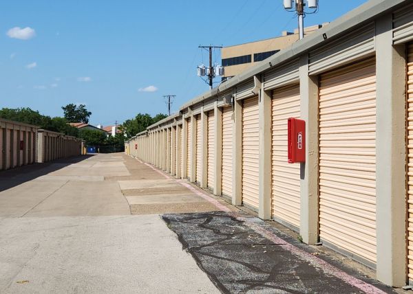 Extra Space Storage - 3787 - Benbrook - Southwest Blvd - 6162 Southwest Boulevard