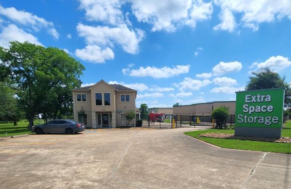 Extra Space Storage - 3796 - Pearland - 1729 Broadway St - 1729 East Broadway Street