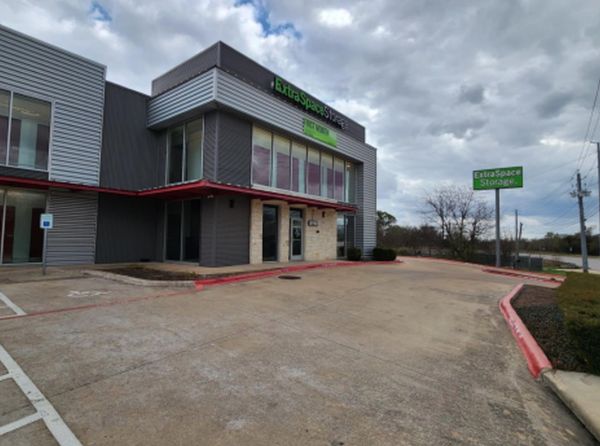 Extra Space Storage - 3831 - Pflugerville - Howard Ln - 2220 East Howard Lane