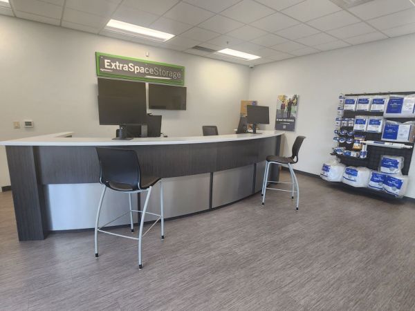 Extra Space Storage - 3863 - Franklin - 27th St - 6805 South 27th Street