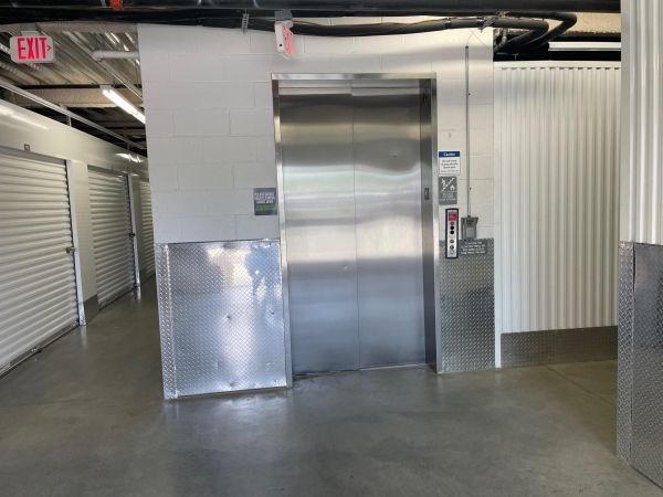 Extra Space Storage - 3882 - Nashville - Madison St - 121 Madison Street