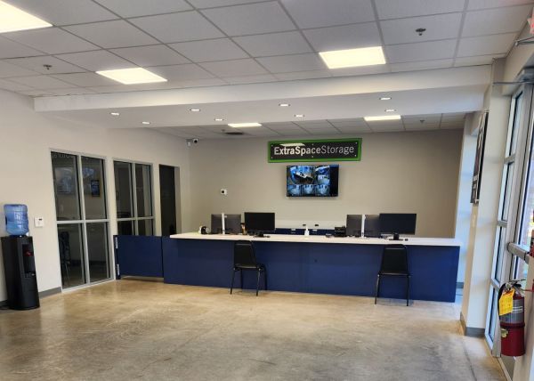 Extra Space Storage - 4005 - Columbus - Auburn Ave - 2525 Auburn Avenue