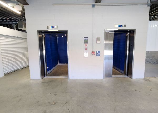 Extra Space Storage - 4005 - Columbus - Auburn Ave - 2525 Auburn Avenue