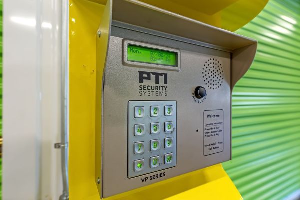 Extra Space Storage - 7412 - Phoenix - 6316 N 7th St - 6316 North 7th Street