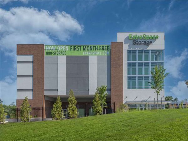 Extra Space Storage - 7489 - Linthicum Heights - Pinnacle Dr - 810 Pinnacle Drive